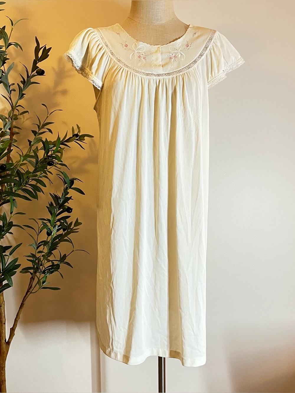 Vintage house dress Classic Cream Embroidered Nightgown